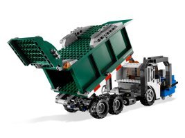 7599 - Garbage Truck Getaway