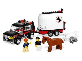 7635 - 4WD with Horse Trailer