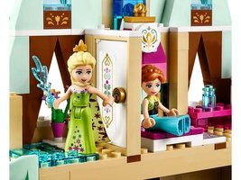 41068 - Arendelle Castle Celebration