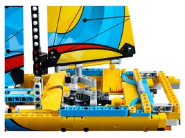 42074 - Racing Yacht