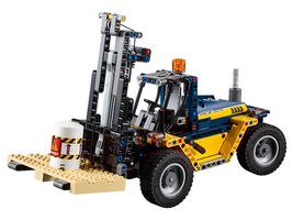 42079 - Heavy Duty Forklift